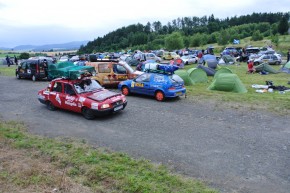 Sute de mașini din toată lumea participă la Mongol Rally