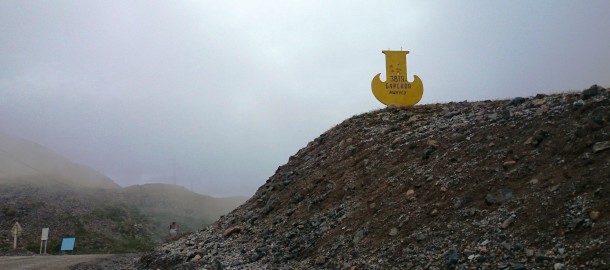 Cel mai înalt pas de pe A364 la care am ajuns. Muntele a început să ne avertizeze că ar fi bine să facem cale întoarsă și să ne continuăm drumul spre Naryn prin altă parte.